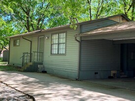 6211 Chesterfield Ave in Austin, TX - Building Photo