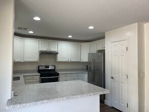 2408 W Skinner Dr in Phoenix, AZ - Building Photo - Building Photo