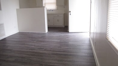 105 Brighton Way in Bakersfield, CA - Building Photo - Building Photo