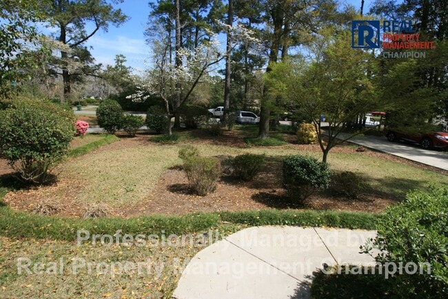 property at 2206 Acacia Dr