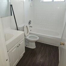 8809 Etiwanda Ave, Unit 19 in Los Angeles, CA - Building Photo - Building Photo