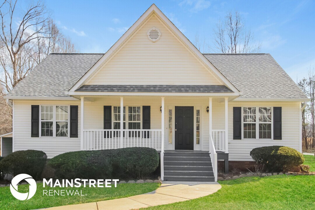 6900 Salem Quarter Rd in Belews Creek, NC - Building Photo