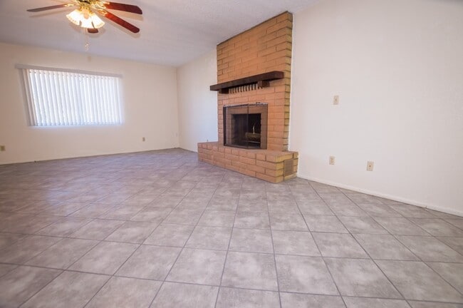 3000 E Wilcox Dr in Sierra Vista, AZ - Foto de edificio - Building Photo