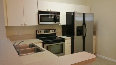 4117 Bellasol Cir in Ft. Myers, FL - Foto de edificio - Building Photo