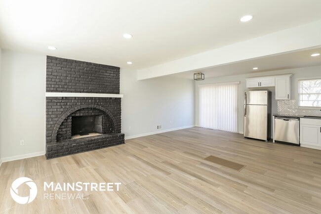 1212 SE Briarcroft St in Lee's Summit, MO - Foto de edificio - Building Photo