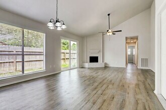 5403 Diane Ct in Spring, TX - Foto de edificio - Building Photo