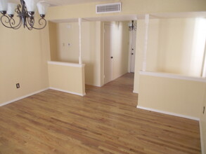 5705 Creston Ave in El Paso, TX - Foto de edificio - Building Photo