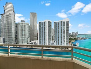 888 Brickell Key in Miami, FL - Building Photo - Building Photo