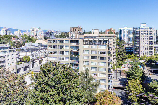 Savoy Towers in Vancouver, BC - Building Photo - Building Photo