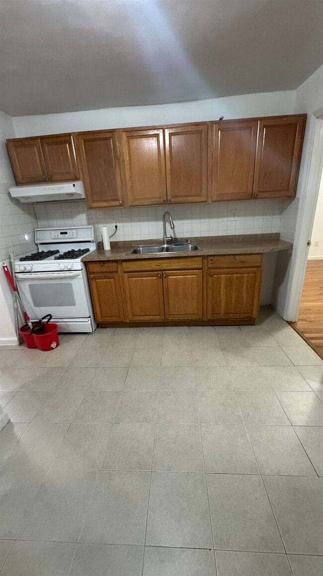 89 W 21st St in Bayonne, NJ - Building Photo - Building Photo