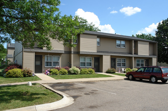 Plaza Village in Hudson, WI - Foto de edificio - Building Photo