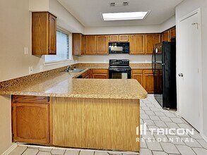 1637 Woodhall Way in Fort Worth, TX - Building Photo - Building Photo
