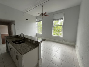1090 10th St N in St. Petersburg, FL - Building Photo - Building Photo