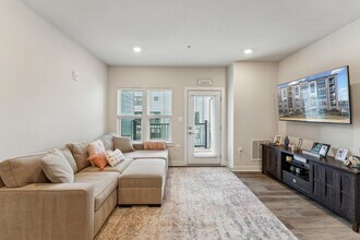 12875 Mosaic Pk Wy in Herndon, VA - Building Photo - Building Photo