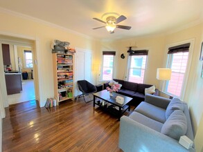 381 Highland Ave, Unit 2 in Somerville, MA - Foto de edificio - Building Photo