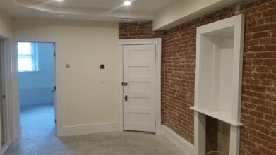 36 High St, Unit B2 in Boston, MA - Foto de edificio - Building Photo