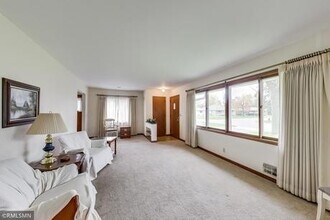 3800 Commodore Dr in Minneapolis, MN - Building Photo - Building Photo