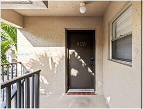 8511 Old Country Manor in Davie, FL - Building Photo - Building Photo