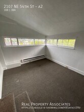 2107 NE 54th St in Seattle, WA - Building Photo - Building Photo