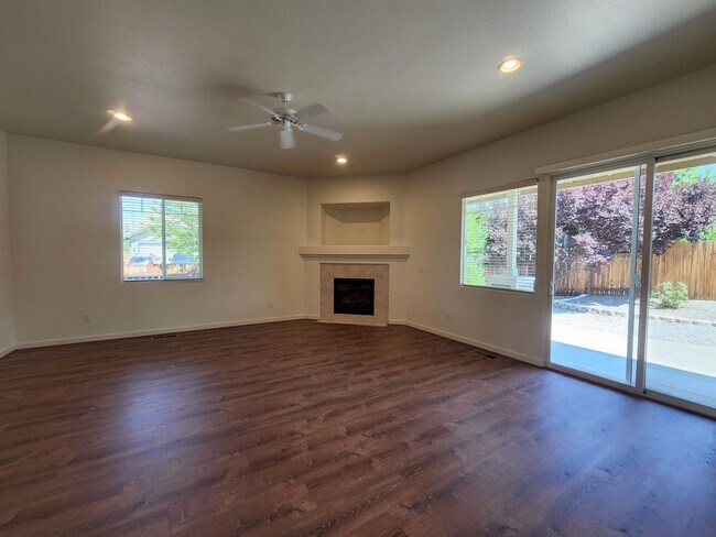 910 Bayhill Way in Sparks, NV - Building Photo - Building Photo