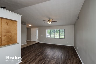 551 Firestone St NE in Palm Bay, FL - Foto de edificio - Building Photo