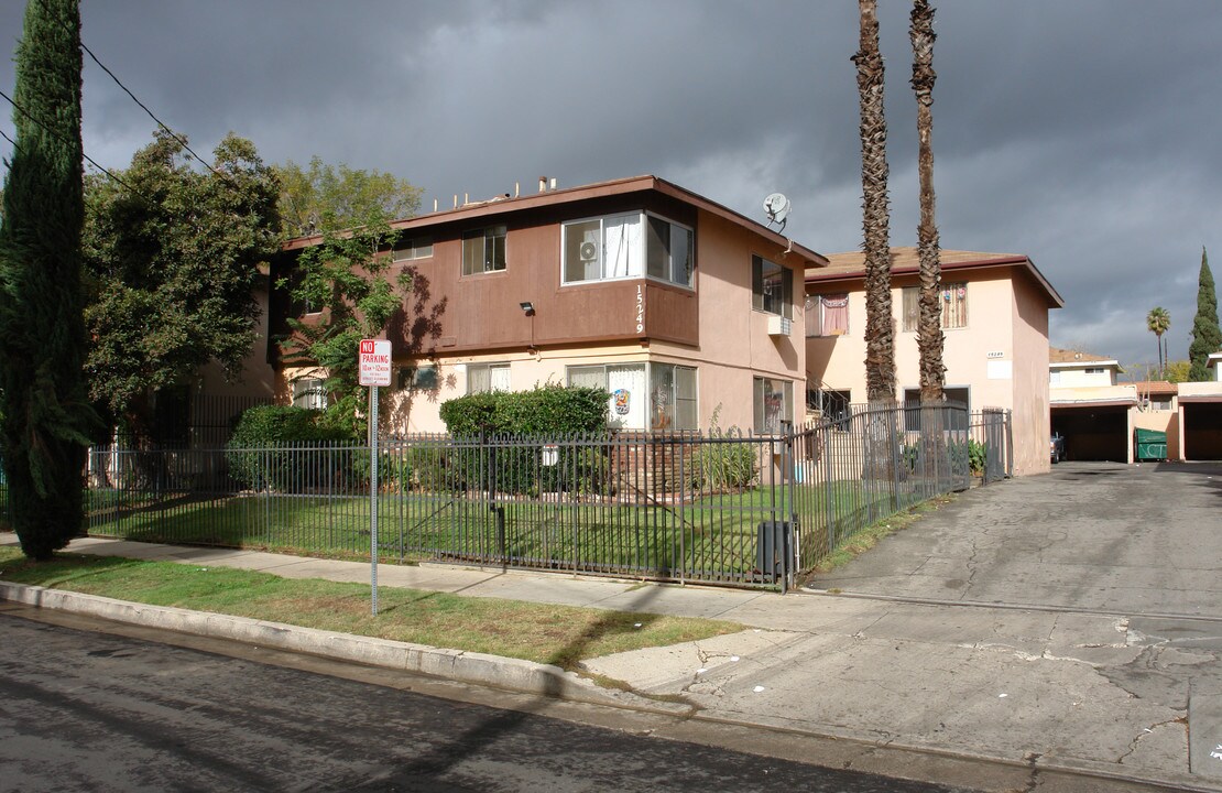 15249 Broadmoor St in North Hills, CA - Building Photo