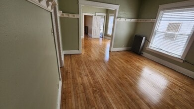 3373 N Oakland Ave in Milwaukee, WI - Building Photo - Building Photo