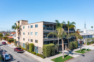 Naples Plaza in Long Beach, CA - Building Photo - Primary Photo