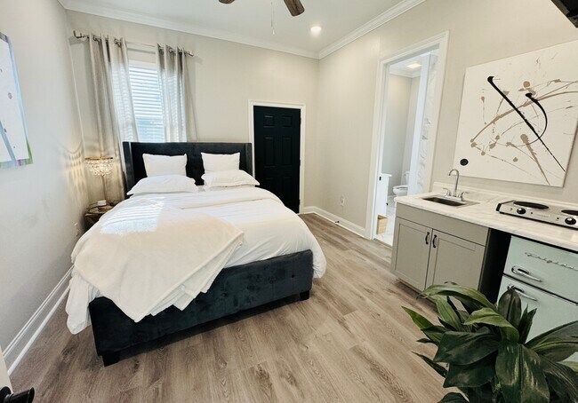 2323 Leonidas St, Unit The Sage Suite in New Orleans, LA - Building Photo - Building Photo