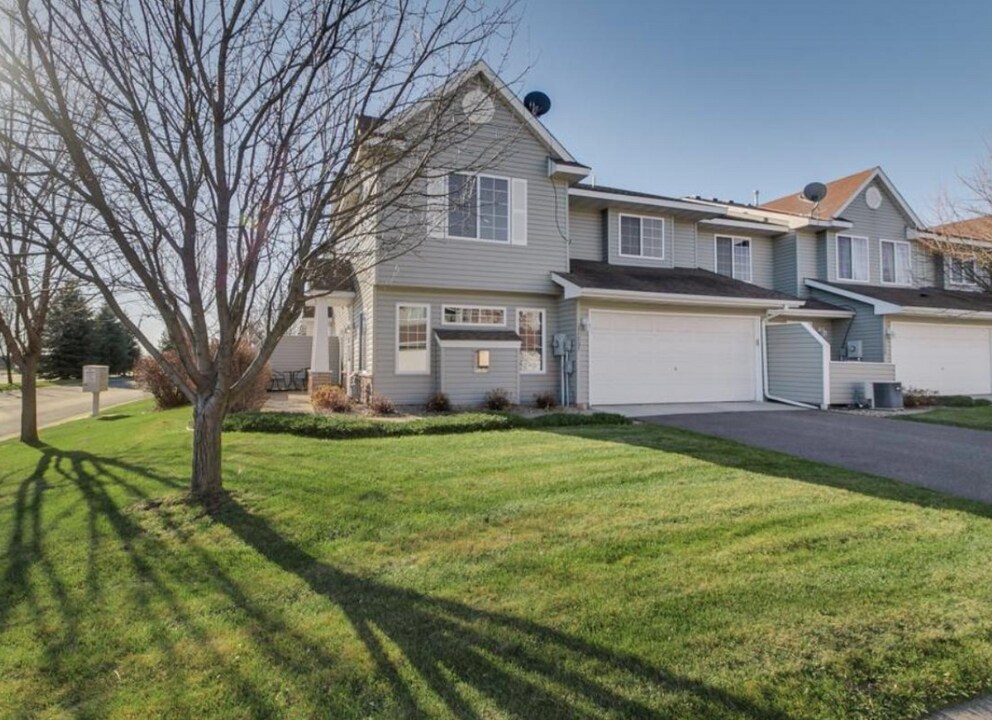 11007 Douglas Ln N in Champlin, MN - Building Photo