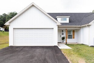 2588 Emma Ln, Unit 2588 Emma Lane in York, PA - Building Photo