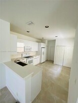 2433 Pasadena Way in Weston, FL - Building Photo