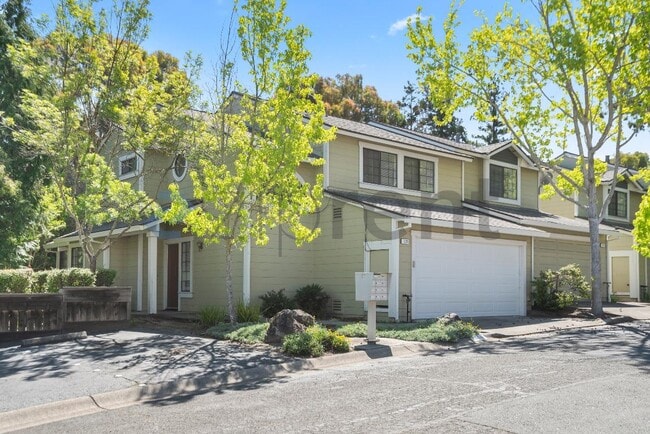 1225 Oak Hill Ct in Pinole, CA - Building Photo - Building Photo