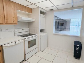 20355 NE 34th Ct, Unit 2950 in Aventura, FL - Building Photo - Building Photo