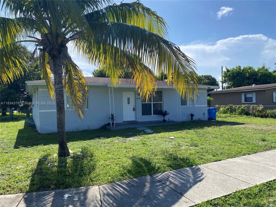 3110 SW 33rd Ave in West Park, FL - Building Photo