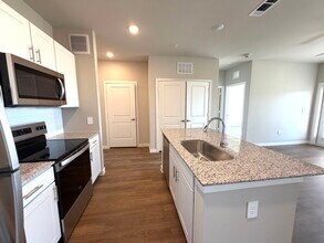 1700 Daleside Ln in Austin, TX - Building Photo - Building Photo