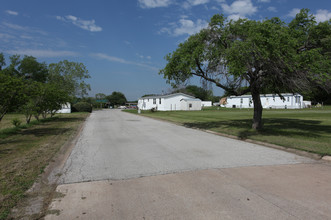 Vista Hills Mobile Home Ranch in Waxahachie, TX - Foto de edificio - Building Photo