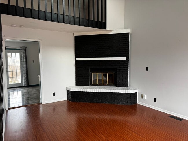 3250 N Longfellow Ct