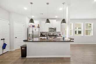 5621 Hyde Park Dr in Pasadena, TX - Building Photo - Building Photo