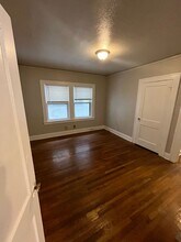 5330 Rockhill Rd in Kansas City, MO - Building Photo - Building Photo