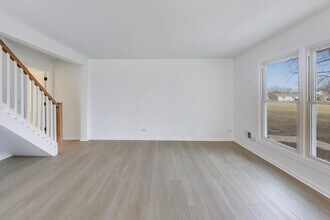 1834 Jamestown Cir in Hoffman Estates, IL - Building Photo - Building Photo