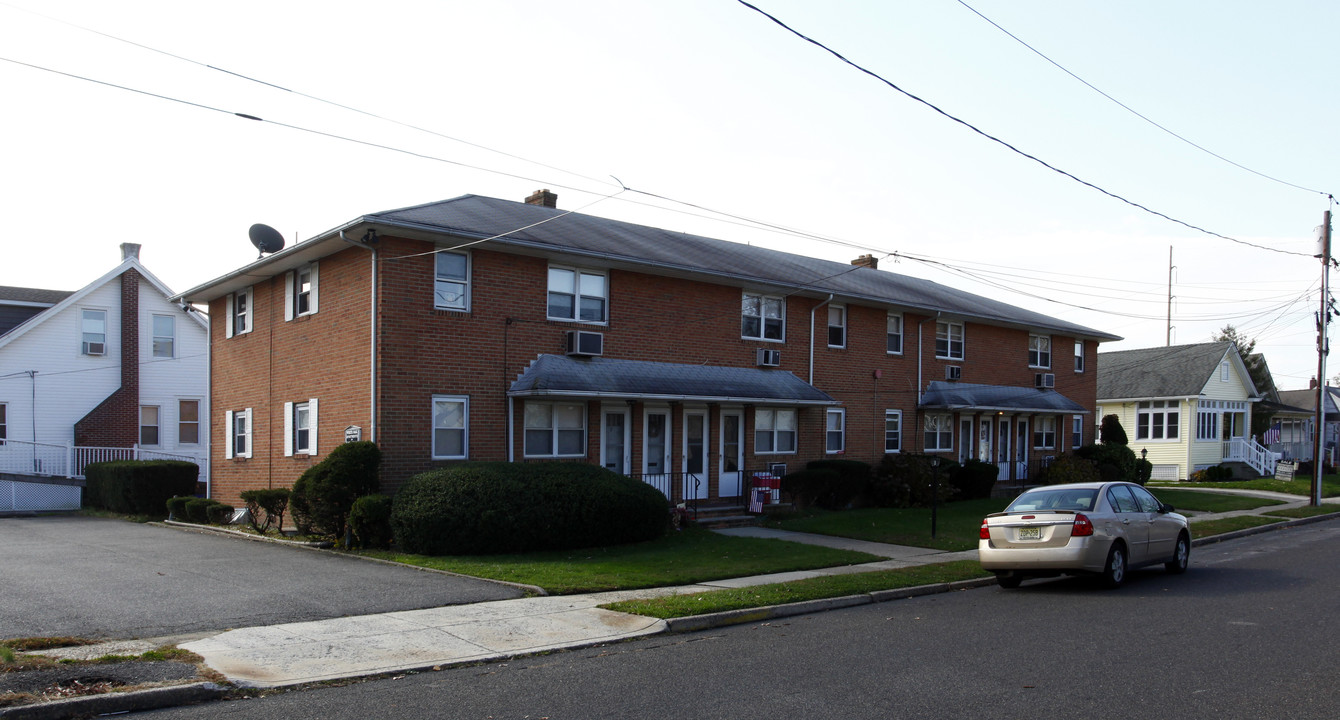 2-14 White Ave in Mt Ephraim, NJ - Foto de edificio