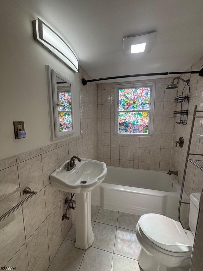 233 Broughton Ave in Bloomfield, NJ - Building Photo - Building Photo