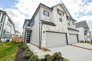 130 W Coralburst Lp in Montgomery, TX - Building Photo