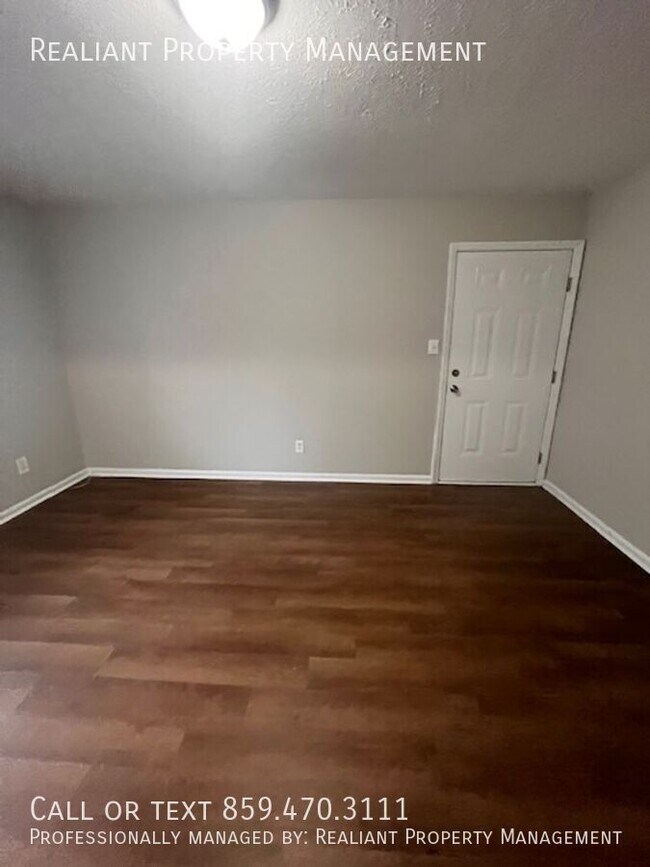 208 Lakeshore Dr in Lexington, KY - Building Photo - Building Photo