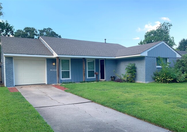 4322 Kingfisher Dr in Houston, TX - Building Photo - Building Photo