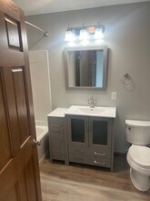 119 N Main St, Unit 119 N Main #3 in Dickeyville, WI - Foto de edificio - Building Photo