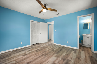 2854 Rogero Rd in Jacksonville, FL - Building Photo - Building Photo
