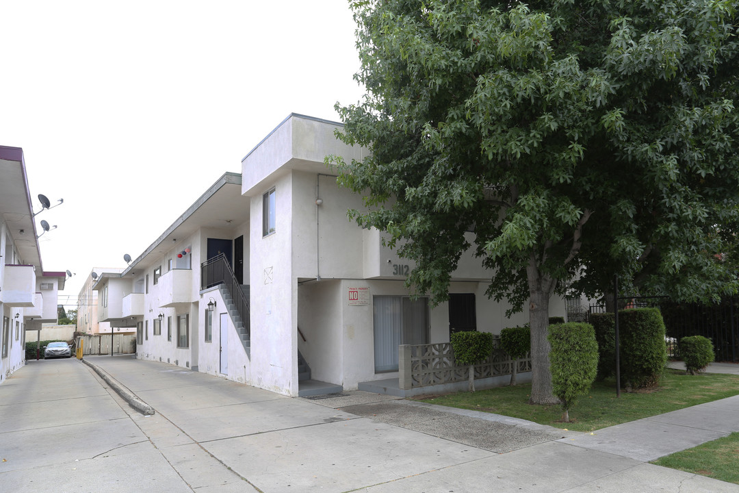 3112 S Canfield Ave in Los Angeles, CA - Building Photo