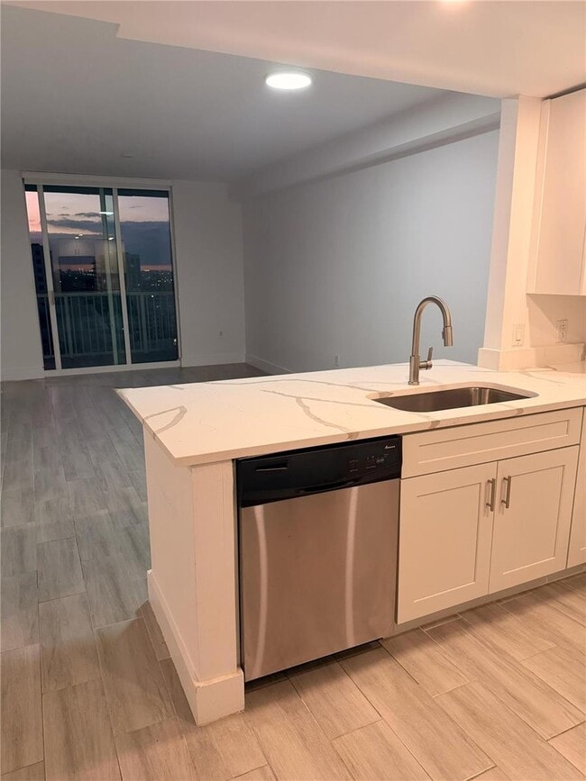 1250 S Miami Ave, Unit 1813 in Miami, FL - Building Photo - Building Photo